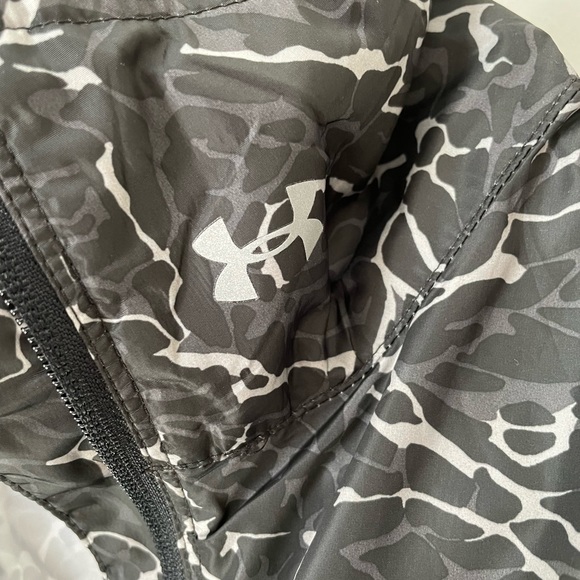 Under Armour Vest - Picture 4 of 5